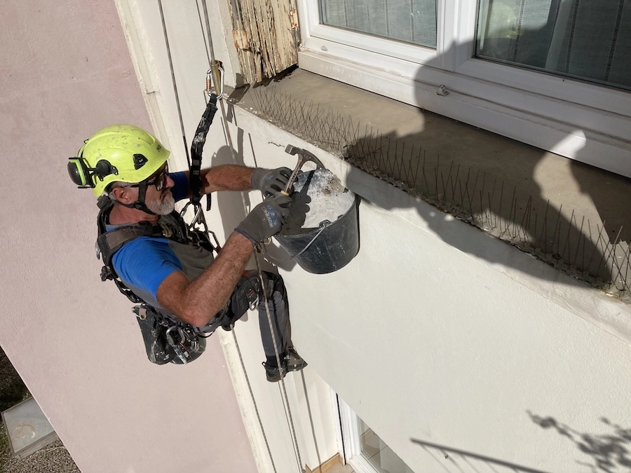 Purge de sécurité façade Narbonne, travaux d'accès difficile.
