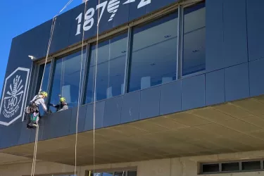 Chantier de lavage de vitres en hauteur Grau du Roi