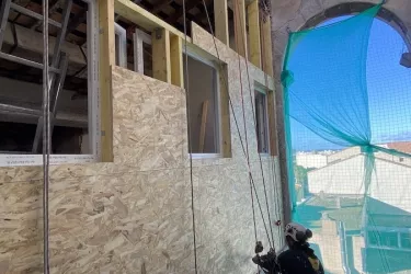 Reconstruction d’un mur effondré au-dessus d’un puits de jour – Béziers