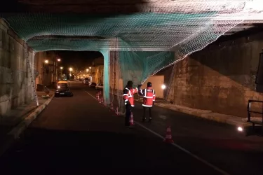 Pose de filets de sécurité anti-chute – Travaux en hauteur Béziers